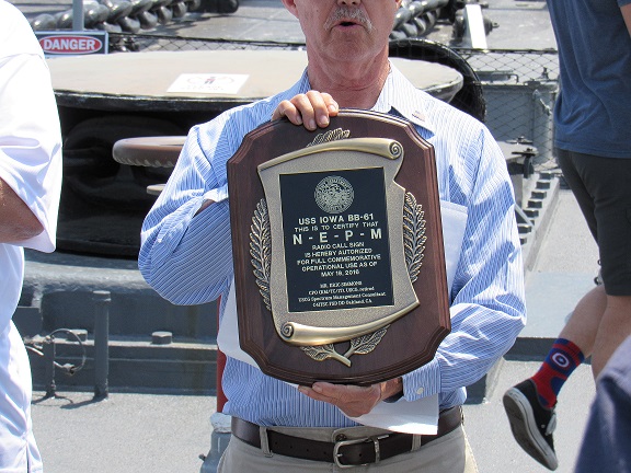 Mr. Bob Burchett (WB6SLC) presenting the plaque